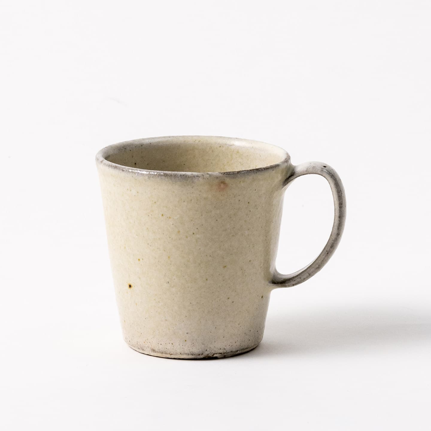 POTTERY MUG
